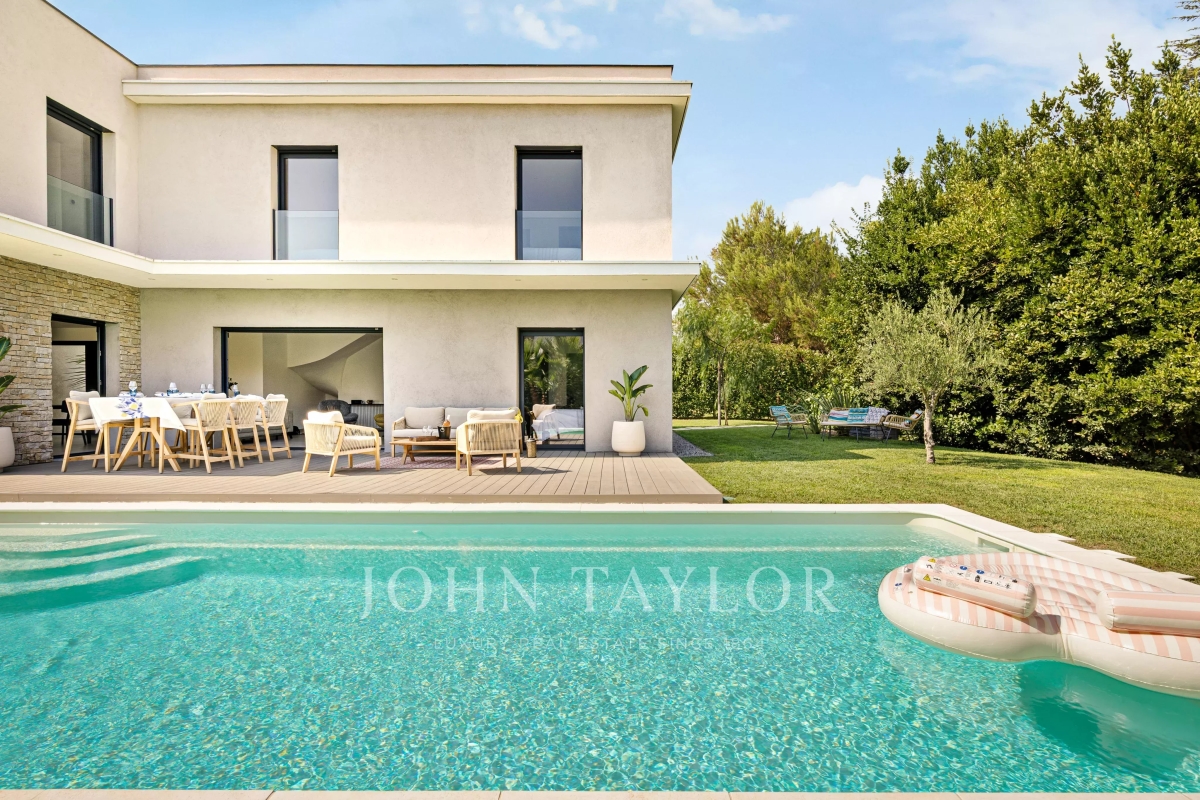 Maison de luxe à louer à Mougins, 8 000 €, Photo 2