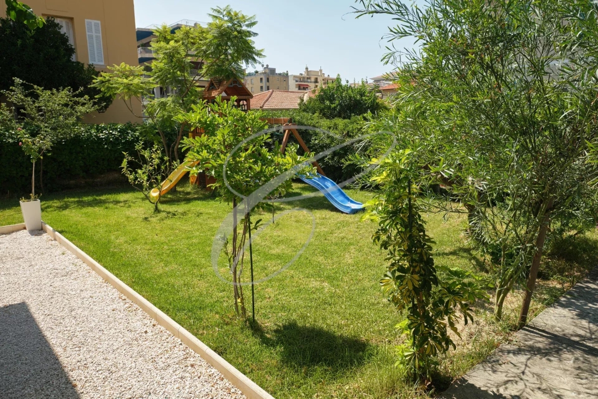 Luxury House for sale in Roquebrune-Cap-Martin, 1 950 000 €, Photo 3