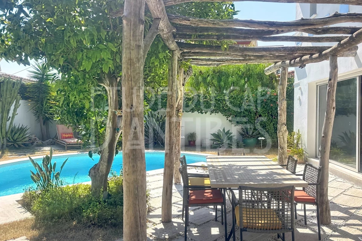 Luxury House for sale in Antibes, 1 690 000 €, Photo 2