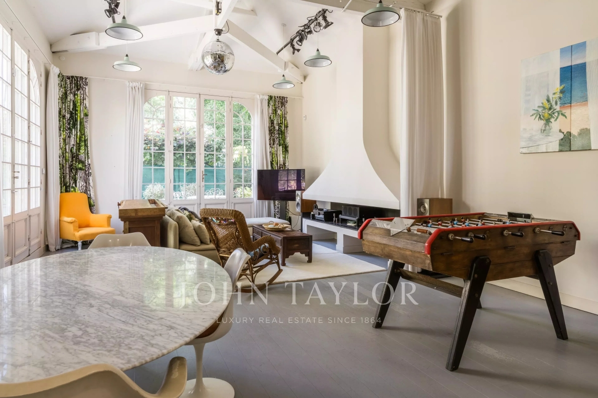 Maison de luxe à louer à Bordeaux, 3 500 €, Photo 2