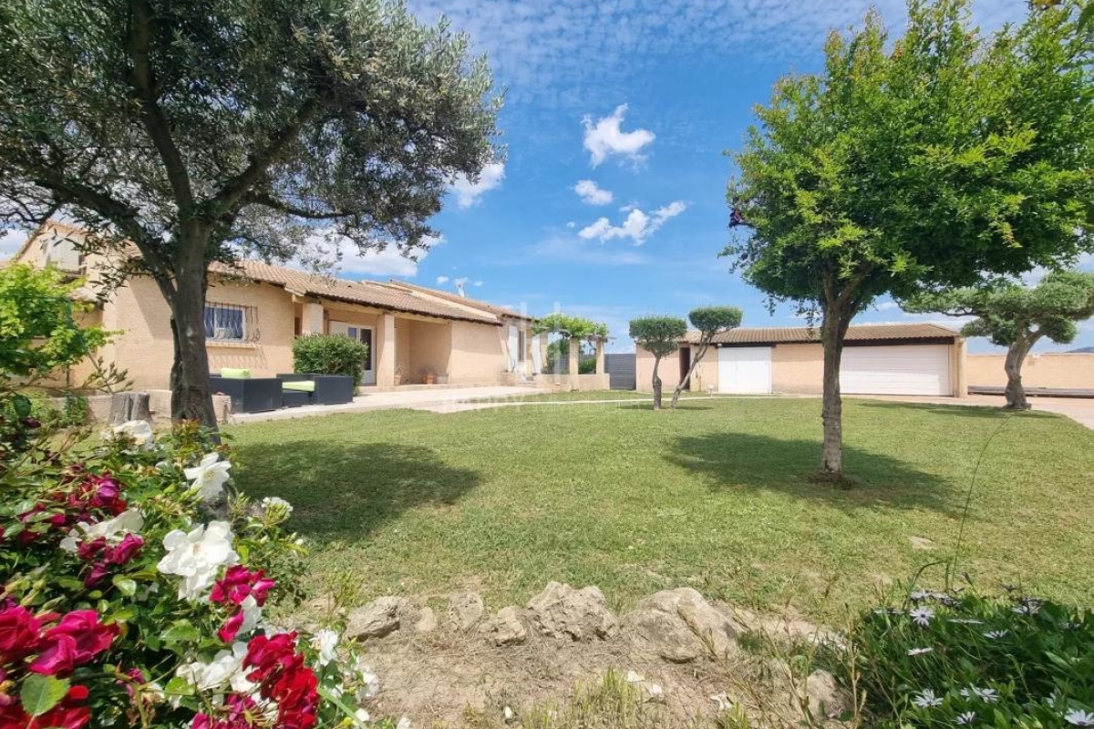 Maison de luxe à vendre à Saint Étienne-du-Grès, 575 000 €, Photo 2