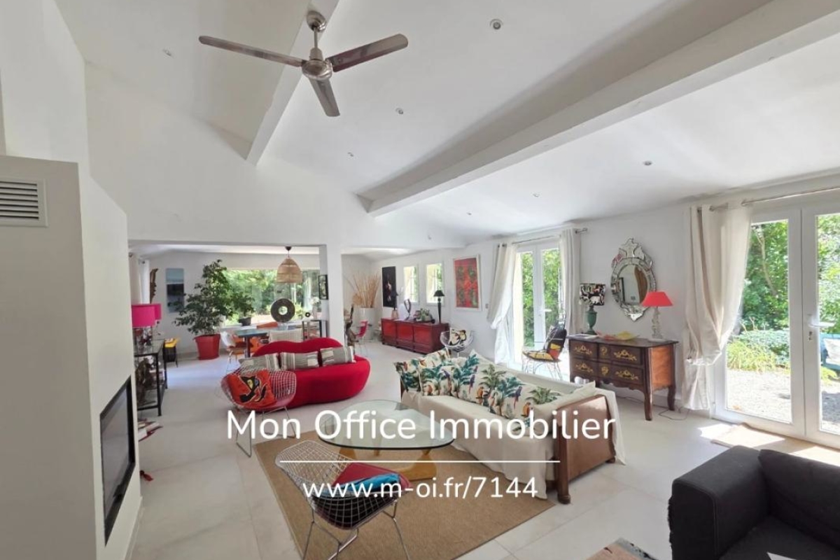 Luxury House for sale in Lauris, 999 000 €, Photo 2