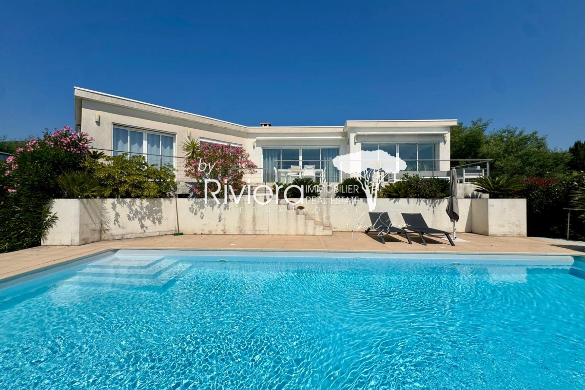 Maison de luxe à vendre à Cavalaire-sur-Mer, 1 970 000 €, Photo 1