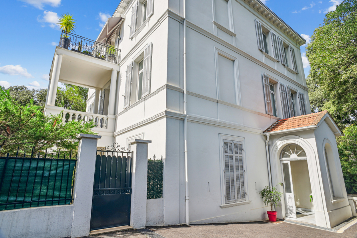 Luxury Apartment for sale in Le Cannet, 685 000 €, Photo 1