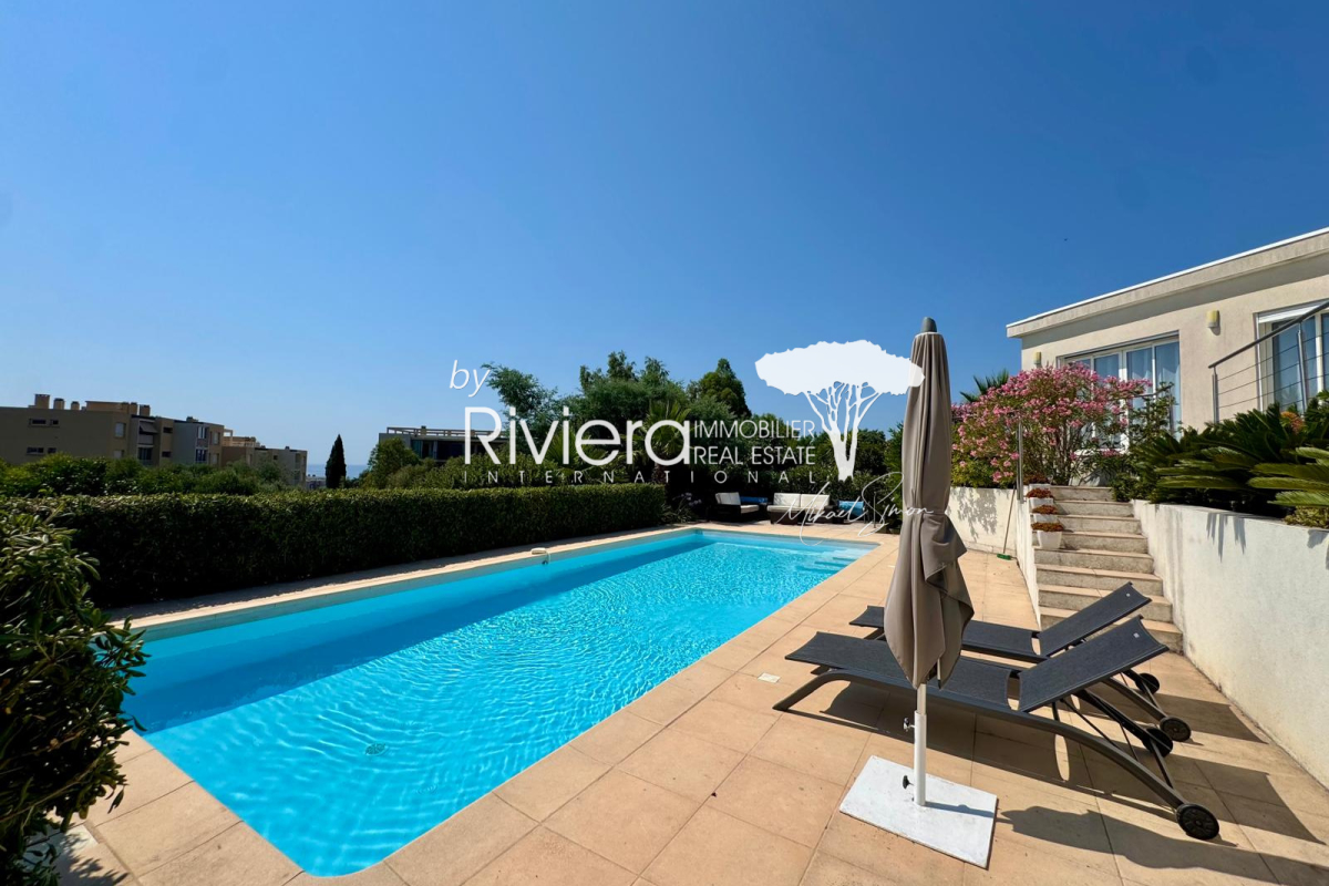 Maison de luxe à vendre à Cavalaire-sur-Mer, 1 970 000 €, Photo 3