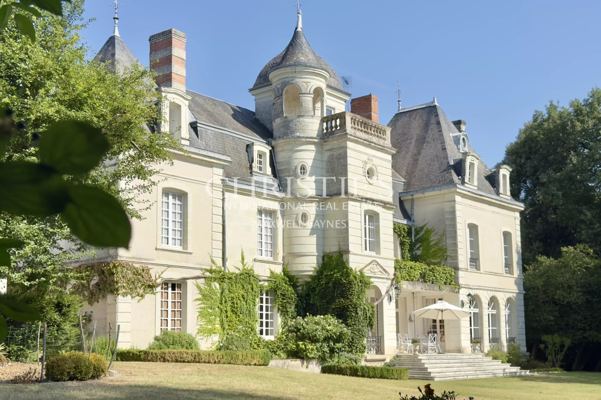 Luxury House for sale in Châtellerault, 1 850 000 €, Photo 1