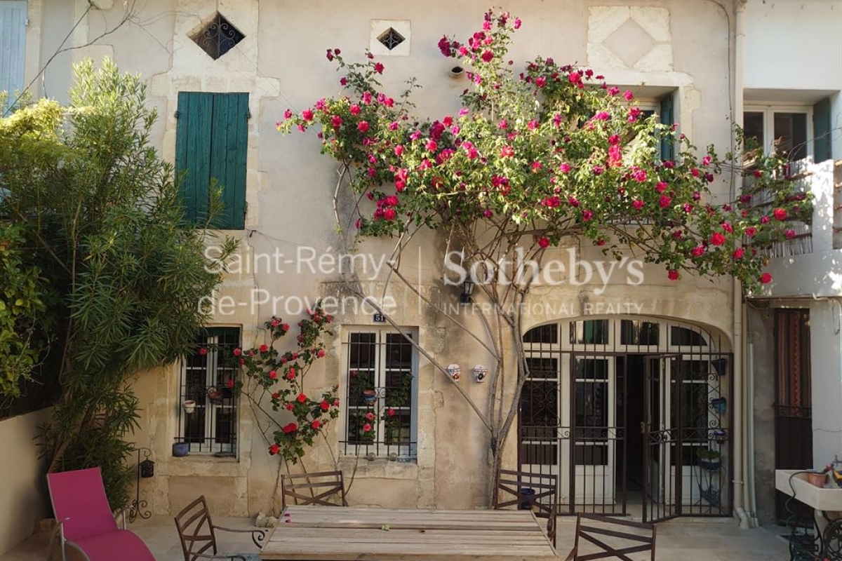 Maison de luxe à vendre à Saint-Rémy-de-Provence, 1 166 000 €, Photo 1
