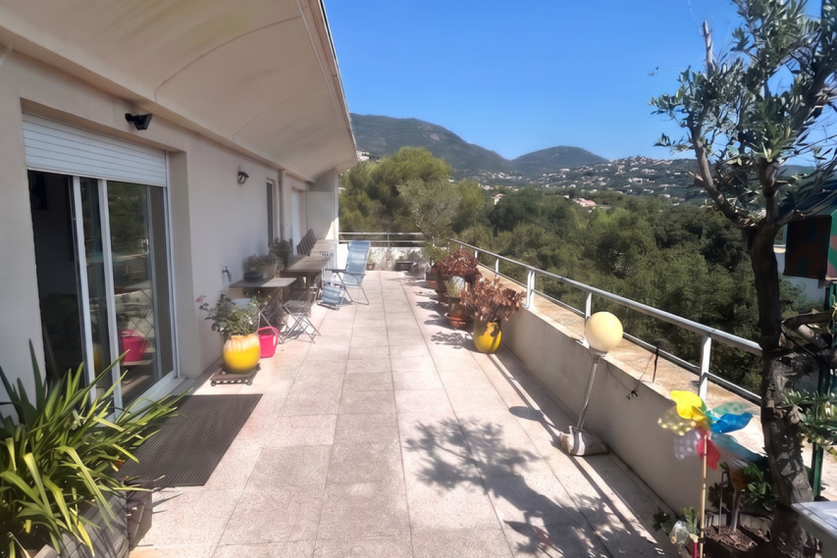Appartement de luxe à vendre à Cavalaire-sur-Mer, 699 000 €, Photo 2