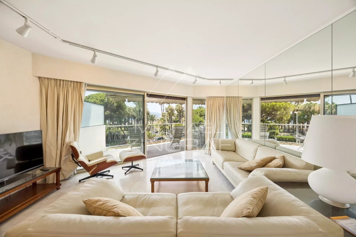 Luxury Apartment for sale in Cannes, 900 000 €, Photo 3