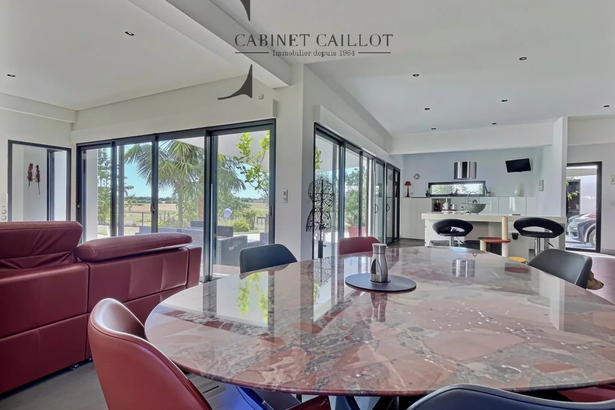 Maison de luxe à vendre à Varzay, 430 000 €, Photo 3