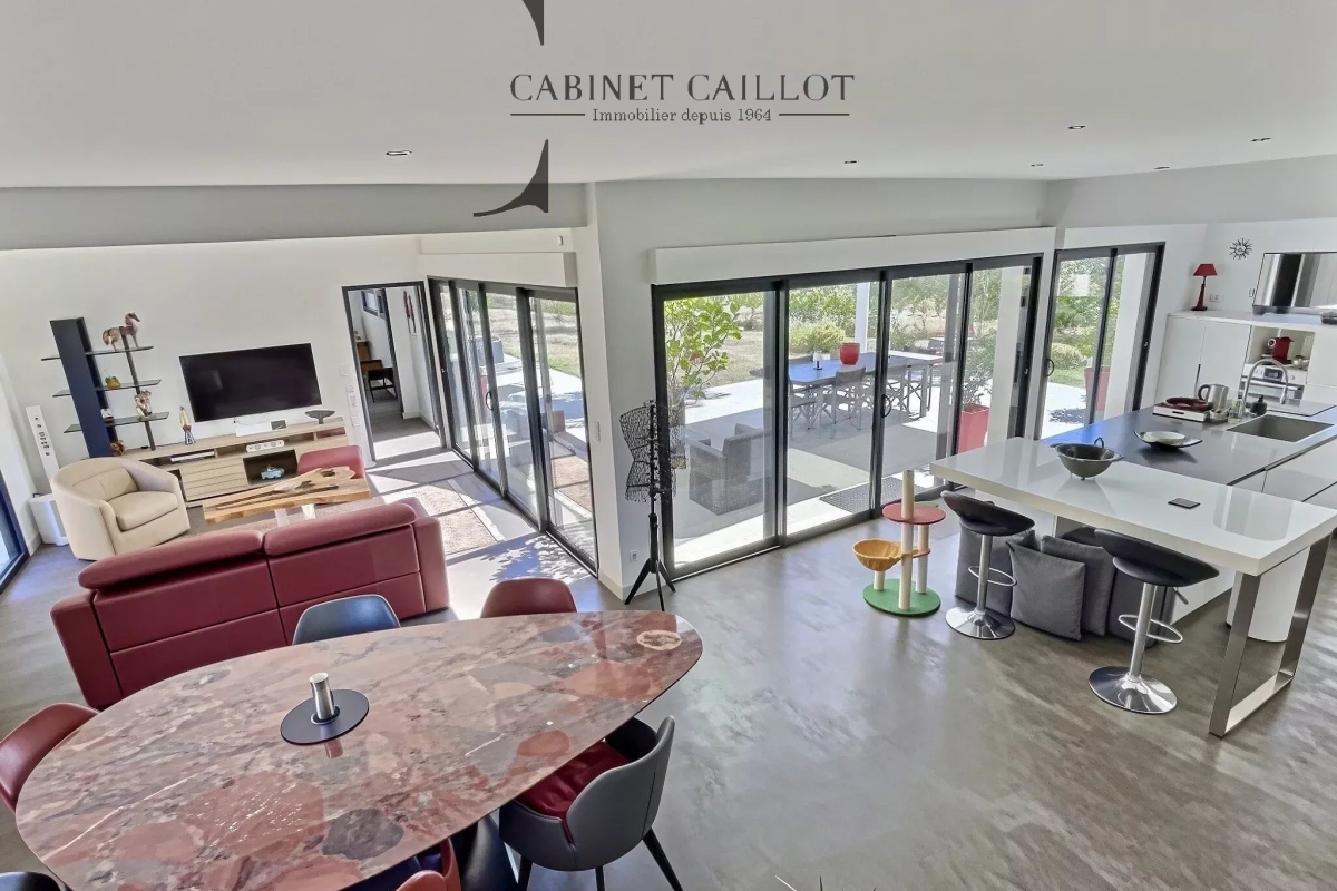 Maison de luxe à vendre à Varzay, 430 000 €, Photo 7