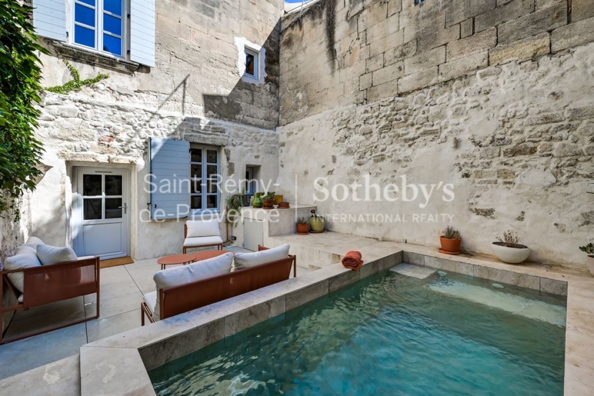 Maison de luxe à vendre à Arles, 695 000 €, Photo 1