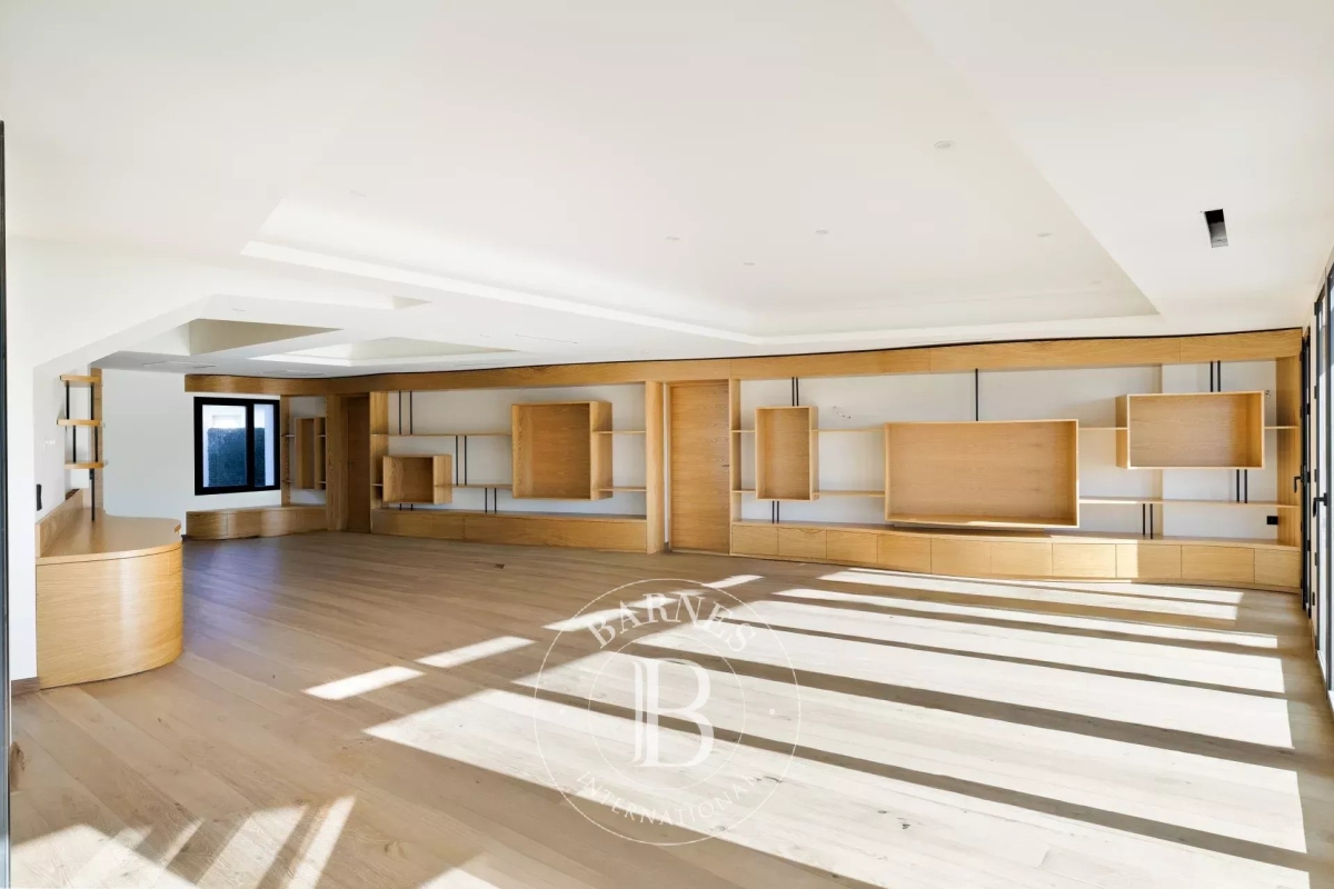 Luxury Apartment for sale in Saint-Jean-de-Luz, 7 630 000 €, Photo 2