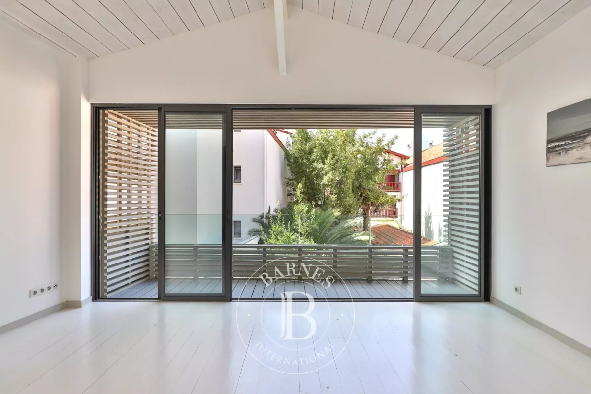 Luxury Apartment for sale in Saint-Jean-de-Luz, 1 290 000 €, Photo 2
