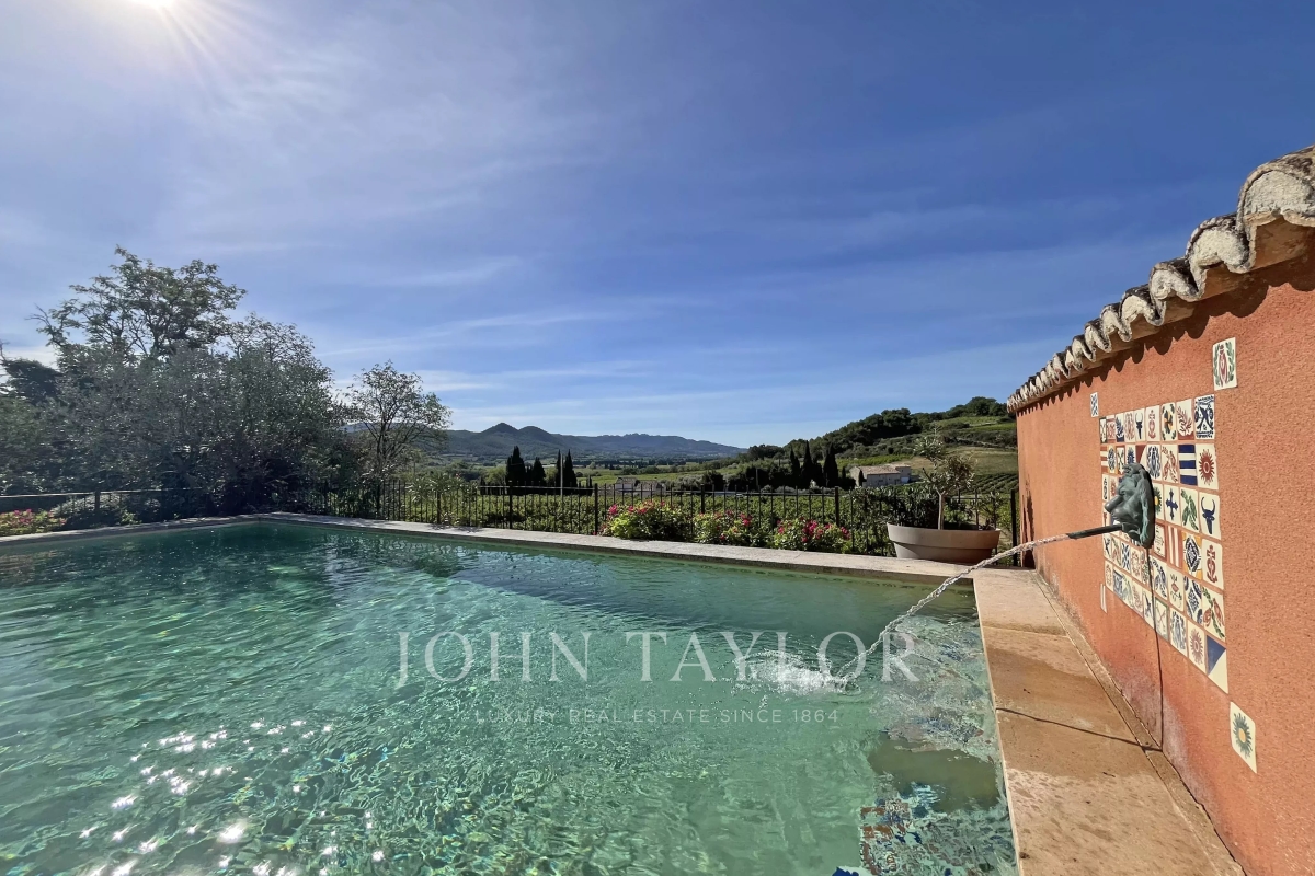 Luxury House for sale in Roaix, 770 000 €, Photo 2