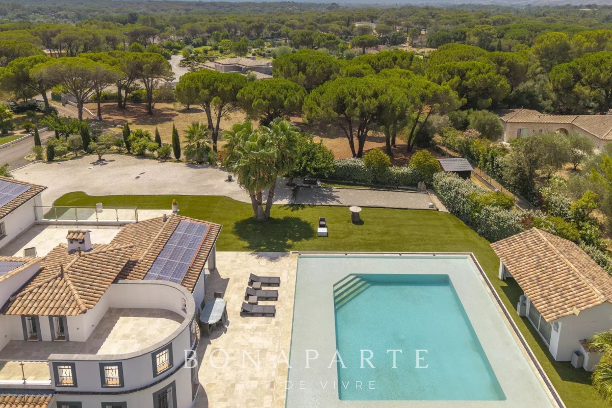 Luxury House for sale in Roquebrune-sur-Argens, 1 390 000 €, Photo 1