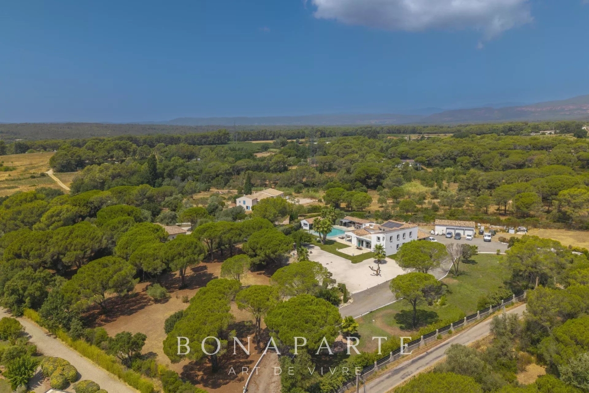 Luxury House for sale in Roquebrune-sur-Argens, 1 390 000 €, Photo 2