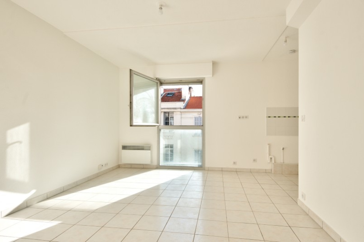 Luxury Apartment for sale in Antibes, 139 000 €, Photo 3