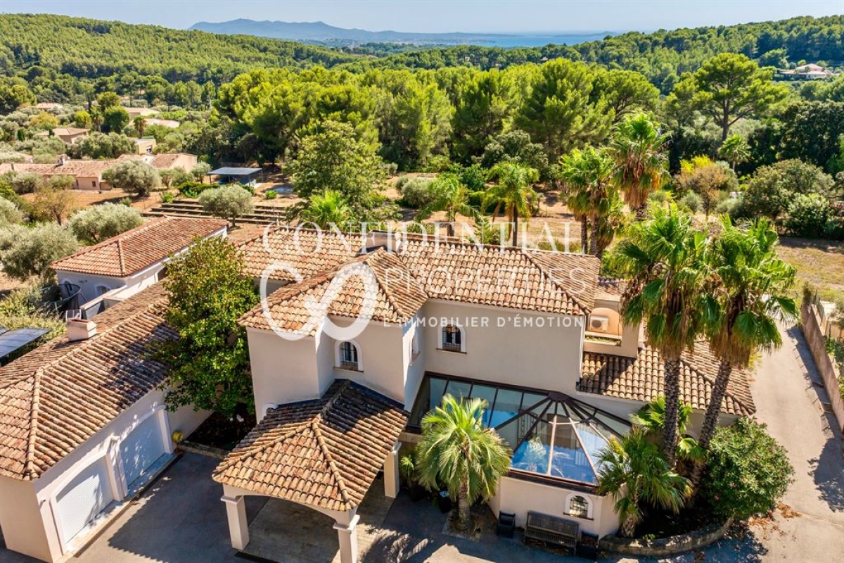 Maison de luxe à vendre à Sanary-sur-Mer, 2 890 000 €, Photo 1