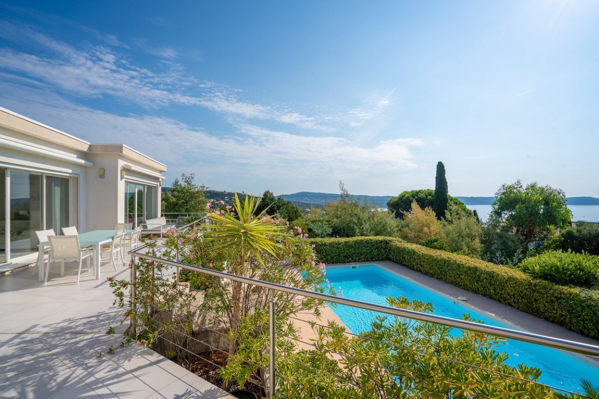 Maison de luxe à vendre à Cavalaire-sur-Mer, 1 970 000 €, Photo 1