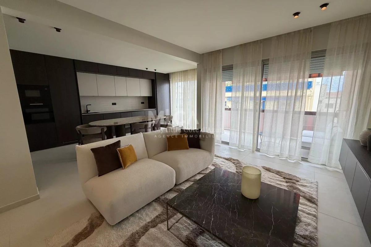 Luxury Apartment for sale in Antibes, 859 000 €, Photo 1