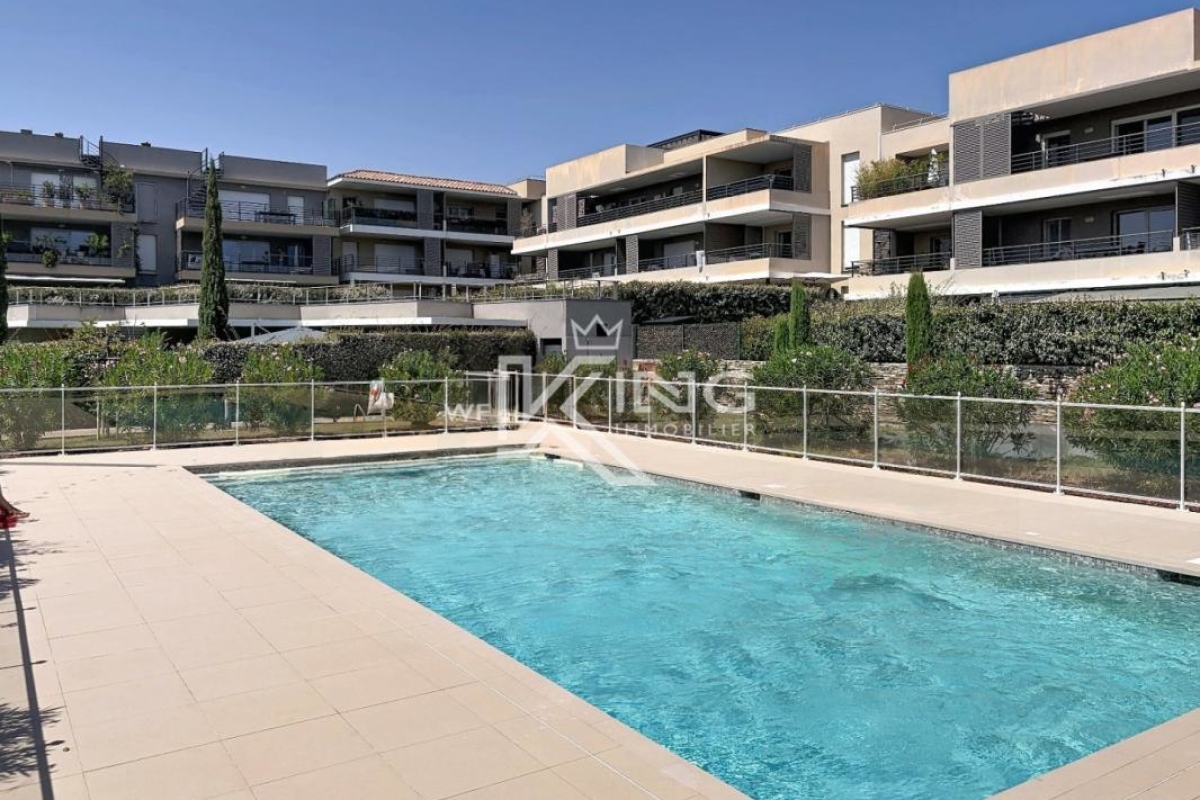 Appartement de luxe à vendre à Fréjus, 375 000 €, Photo 1