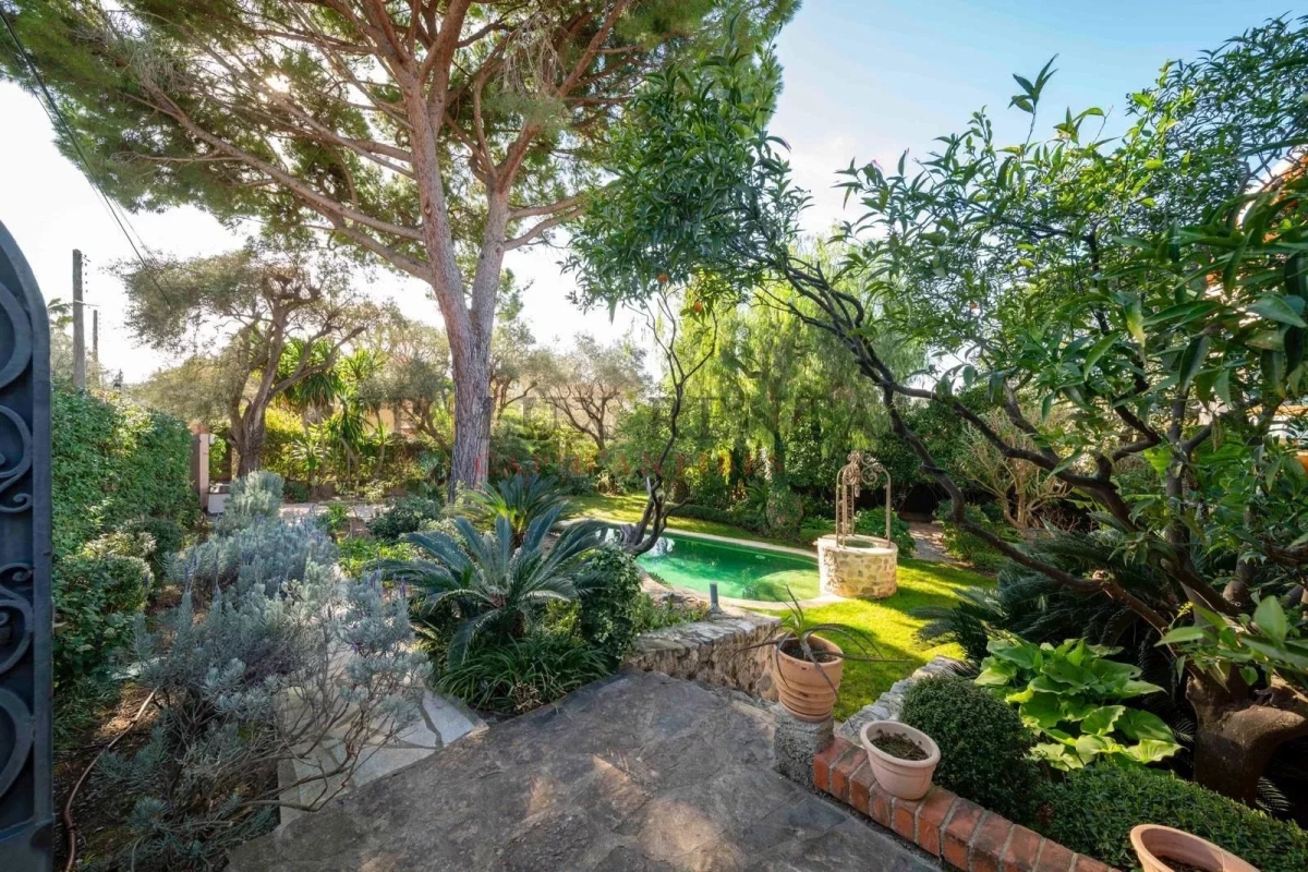 Luxury House for sale in Antibes, 2 850 000 €, Photo 2