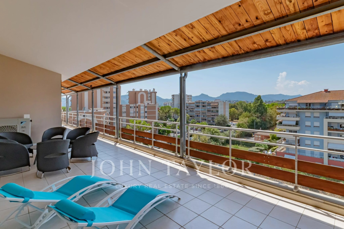 Appartement de luxe à vendre à Mandelieu-la-Napoule, 1 080 000 €, Photo 3