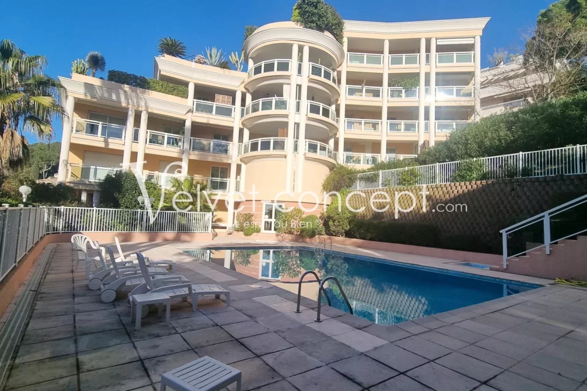 Luxury Apartment for sale in Le Cannet, 445 000 €, Photo 1