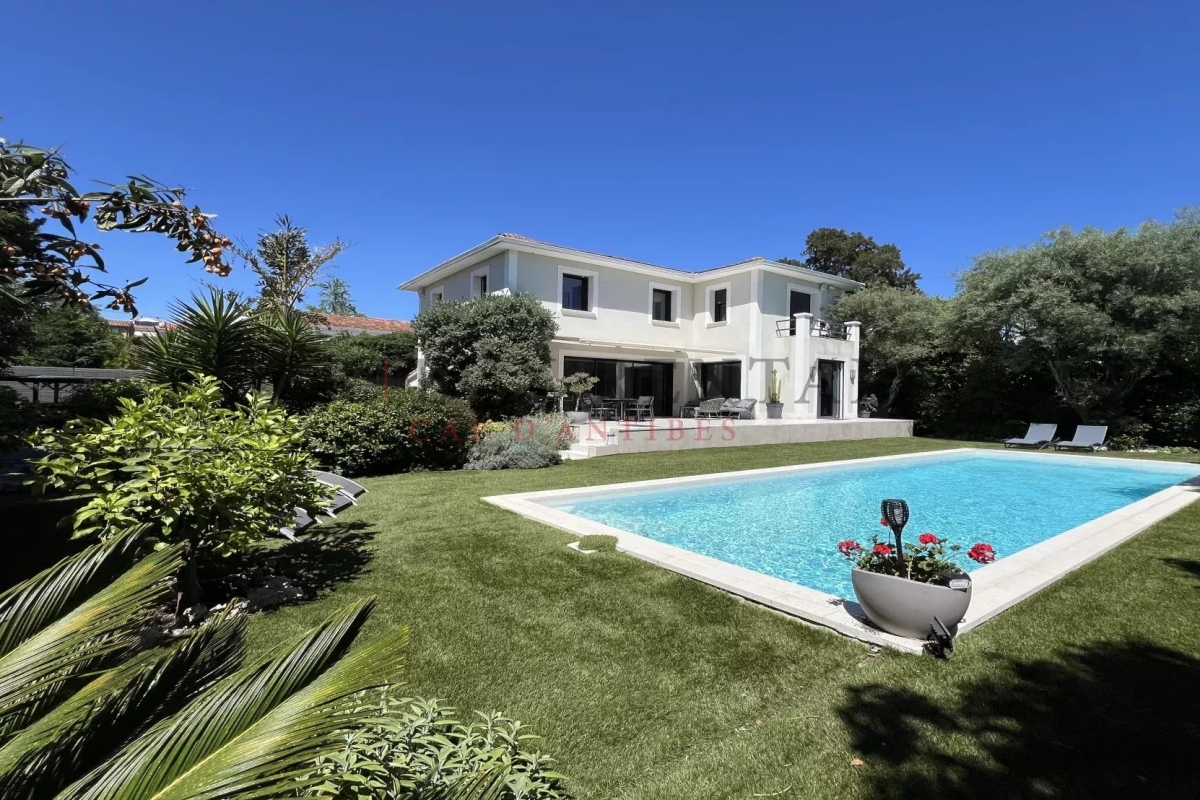 Maison de luxe à vendre à Antibes, 2 500 000 €, Photo 2
