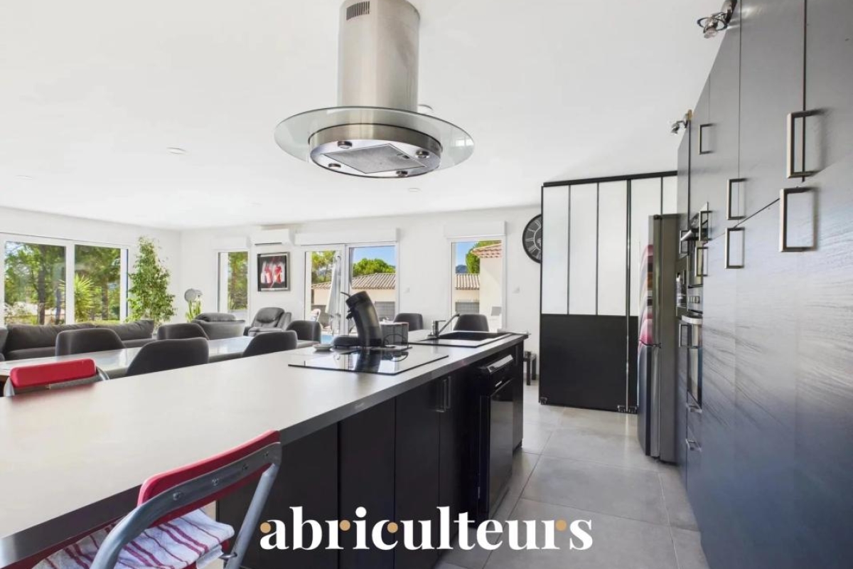 Maison de luxe à vendre à Bagnols-en-Forêt, 889 999 €, Photo 3