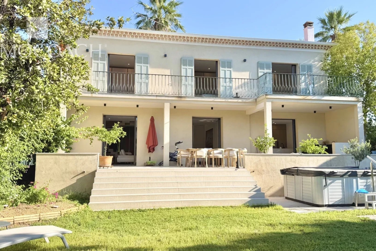 Maison de luxe à vendre à Hyères, 1 399 000 €, Photo 1