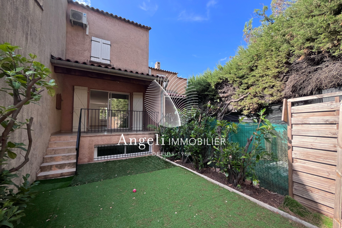 Maison de luxe à vendre à Fréjus, 296 500 €, Photo 1
