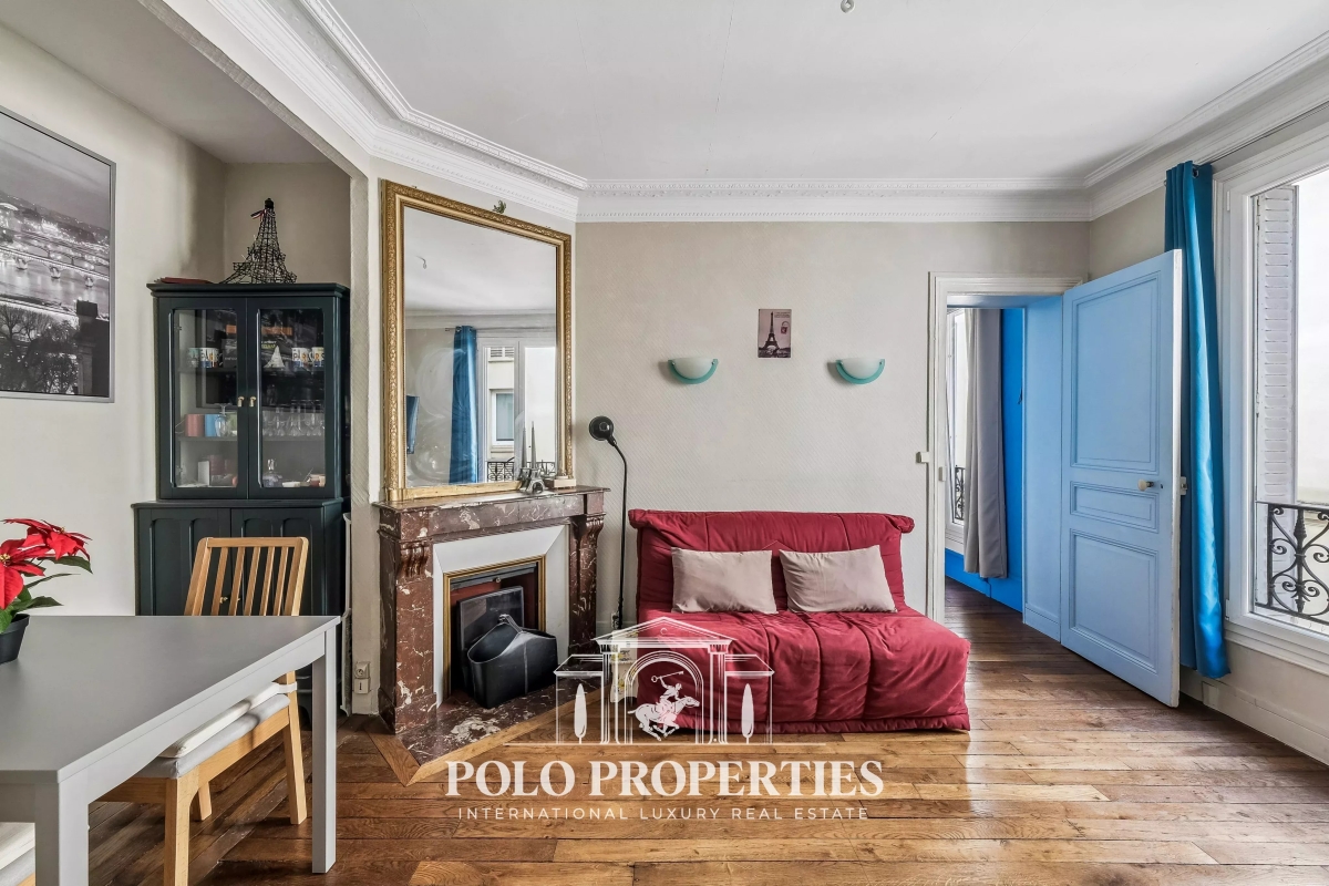 Luxury Apartment for sale in Paris 18ème, 405 000 €, Photo 2