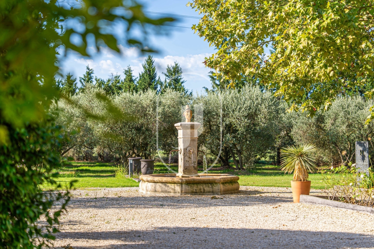 Maison de luxe à vendre à Saint-Rémy-de-Provence, 2 095 000 €, Photo 2