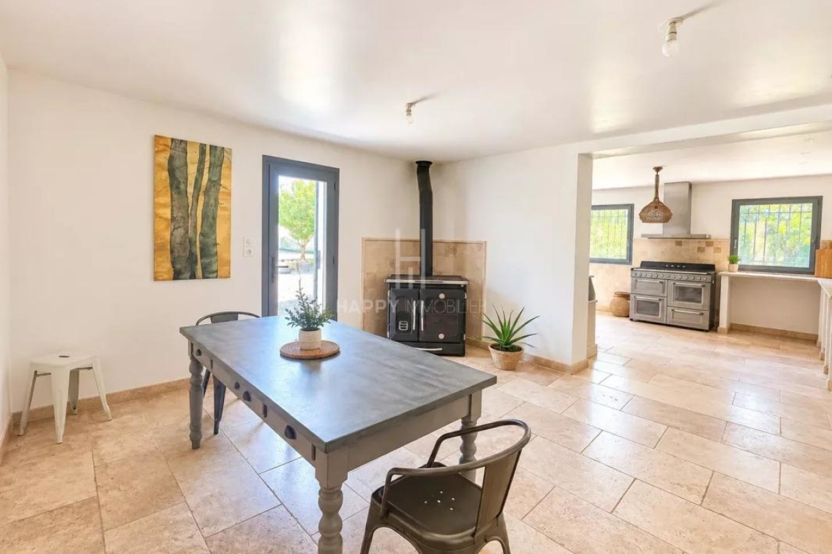 Luxury House for sale in Saint-Martin-de-Crau, 593 000 €, Photo 2