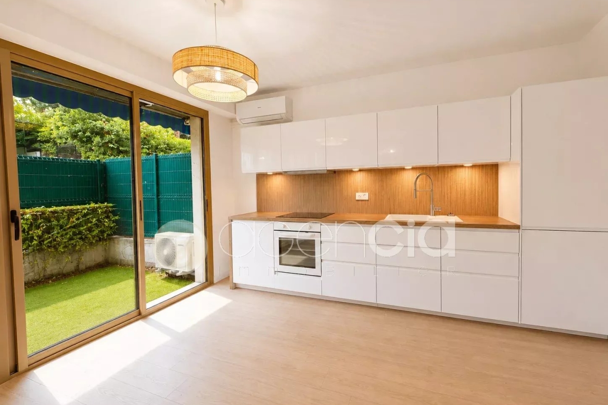 Luxury Apartment for sale in Antibes, 395 000 €, Photo 3