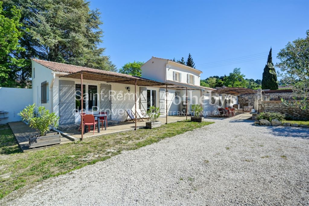 Maison de luxe à vendre à Saint-Rémy-de-Provence, 840 000 €, Photo 2