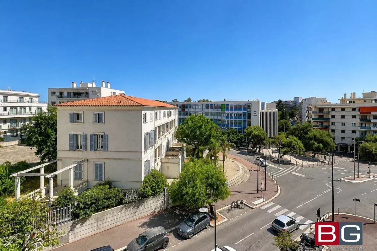 Luxury Apartment for sale in Antibes, 288 000 €, Photo 2