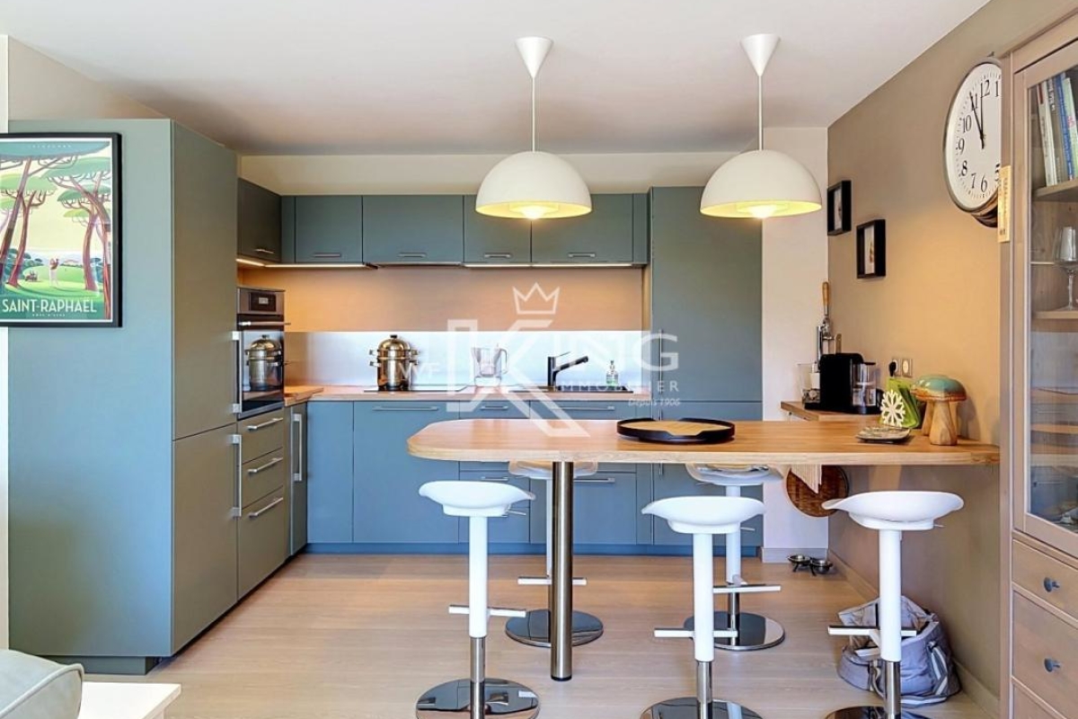 Appartement de luxe à vendre à Saint-Raphaël, 440 000 €, Photo 3
