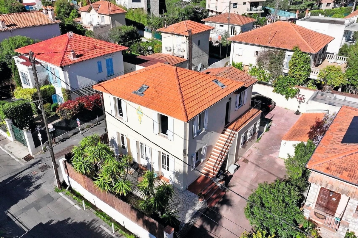 Maison de luxe à vendre à Cap d'Antibes, 1 650 000 €, Photo 1