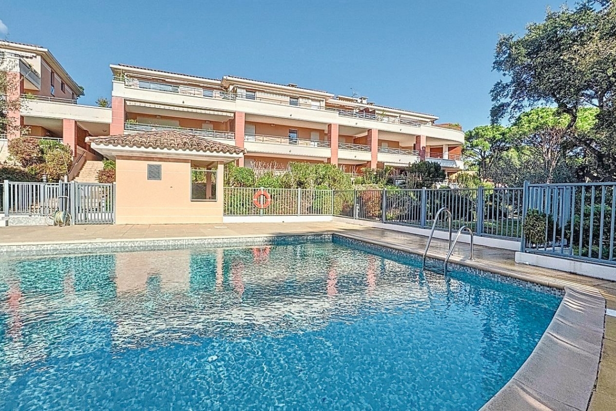 Luxury Apartment for sale in Saint-Raphaël, 440 000 €, Photo 1
