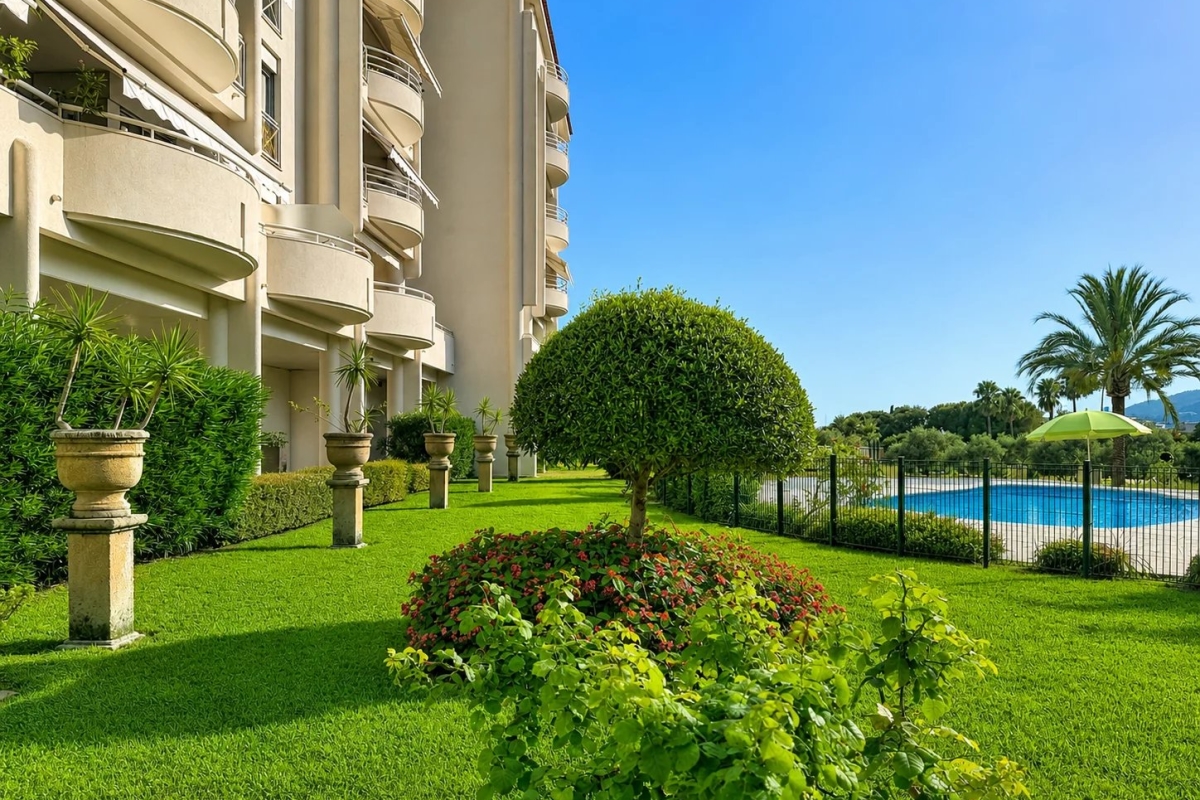 Luxury Apartment for sale in Antibes, 775 000 €, Photo 2