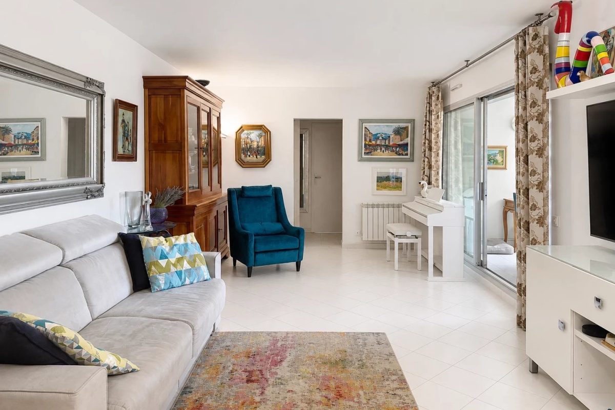 Luxury Apartment for sale in Antibes, 775 000 €, Photo 5