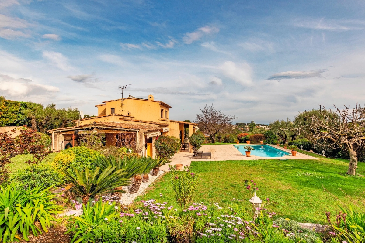 Maison de luxe à vendre à Antibes, 1 590 000 €, Photo 1