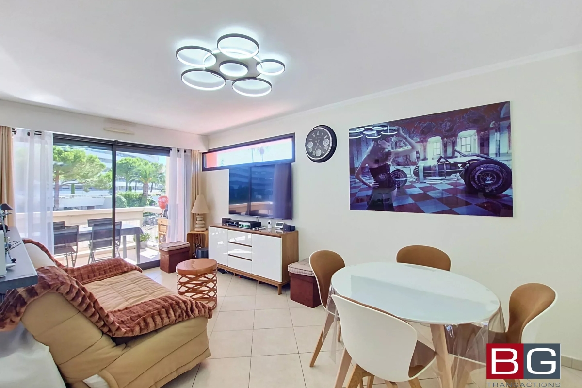 Luxury Apartment for sale in Villeneuve-Loubet, 349 000 €, Photo 1