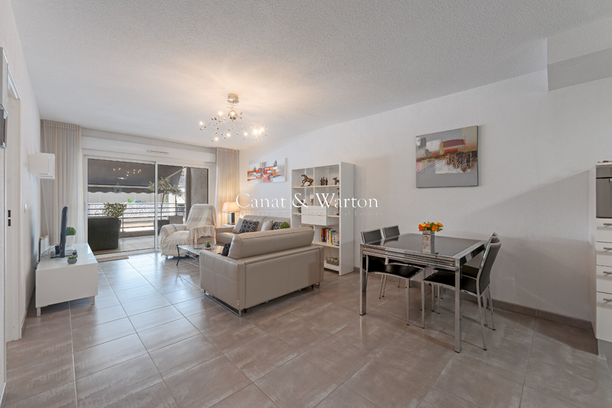 Luxury Apartment for sale in Saint-Raphaël, 420 000 €, Photo 2