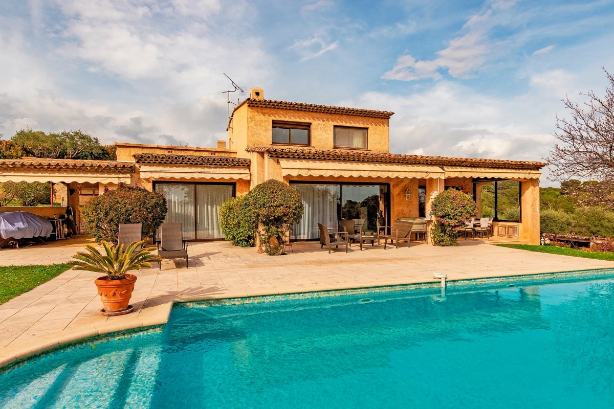 Maison de luxe à vendre à Antibes, 1 590 000 €, Photo 2