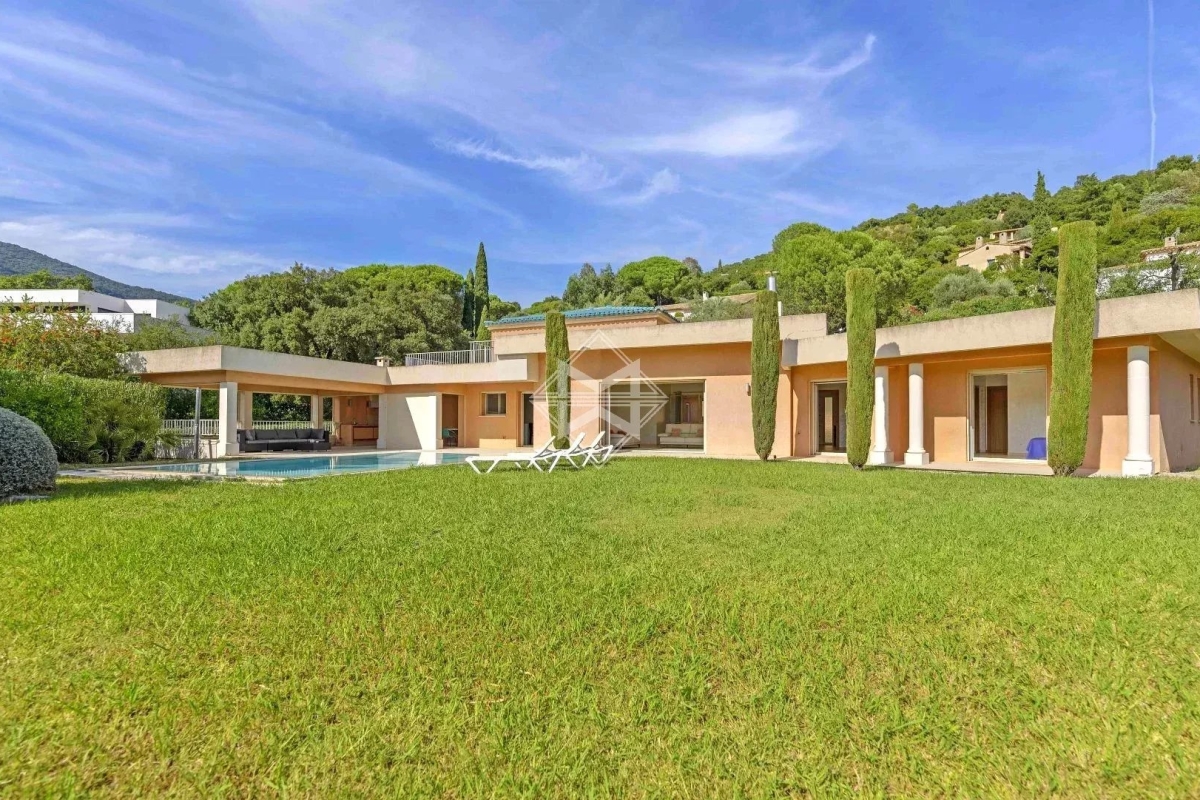 Maison de luxe à vendre à Cavalaire-sur-Mer, 2 395 000 €, Photo 2