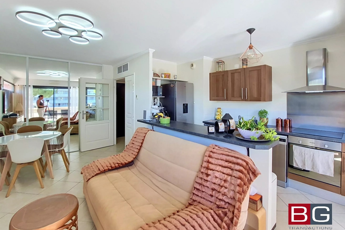 Luxury Apartment for sale in Villeneuve-Loubet, 349 000 €, Photo 3